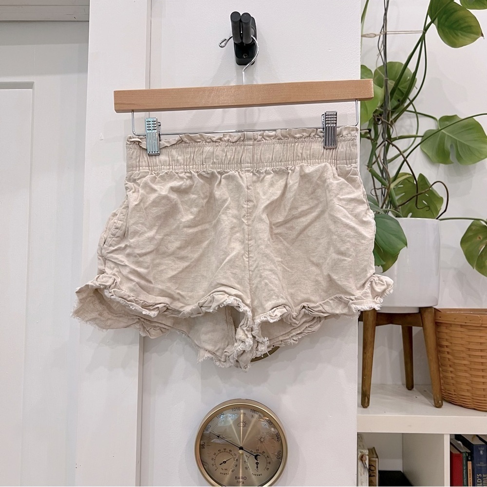 aerie xs ruffled cream linen shorts